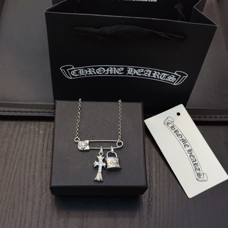 Ch*0me He**ts necklaces